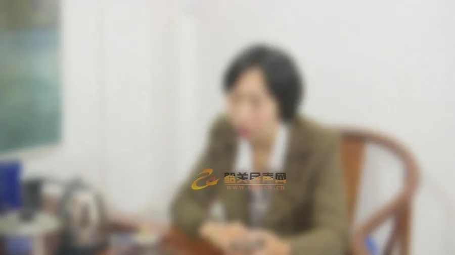 DƬ